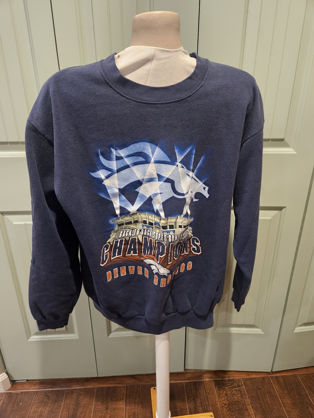 Denver Broncos Navy Crewneck Champions Graphic Sweatshirt